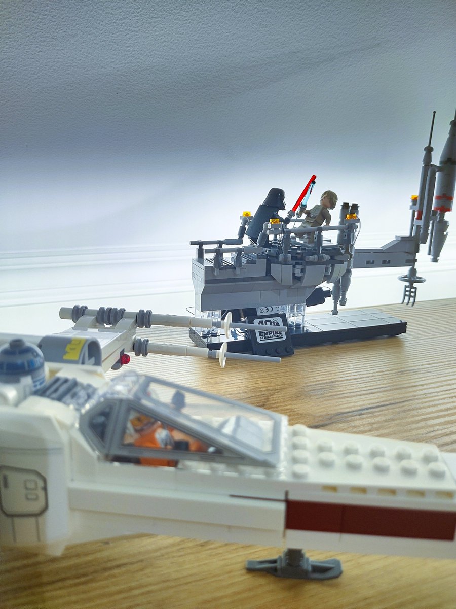 StaleHansen's tweet photo. Step 7: Finish the second #LEGOStarWars set👍 The Bespin Duel set was fun to build and it looks great!

#LEGO #HomeOffice pimping project👍 https://t.co/mWhEIVExnb