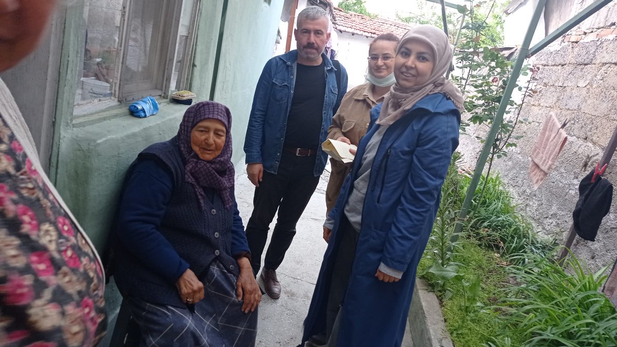 26Nkollar's tweet photo. Sütlüce Teşkilatımız olarak Mahallemizin  değerli Büyükleri  Annelerimizi Ziyaret ettik
İçinde sevgiyi şefkati iyiliği merhameti  barındıran 
Karşılıksız sevginin adıdır ANNE
Dünyadaki kanatsız melektir ANNE
Başta Şehit Ailelerimizi olmak üzereTüm Annelerin #Annelergünü kutluolsn https://t.co/S5MileWdAI