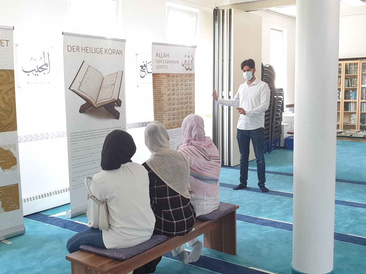 TrueIslamDE's tweet photo. Auch in der Ehsan Moschee in #Mannheim folgten viele unserer Einladung zum #TdoT2022. Gemeinsamer Dialog in wichtigen Zeiten. #MoscheeErleben #Islam #Ahmadiyya https://t.co/XQDpGV4YDK