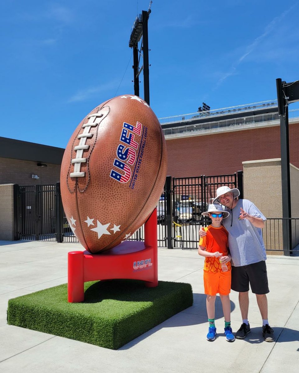 Great day for some #USFL football