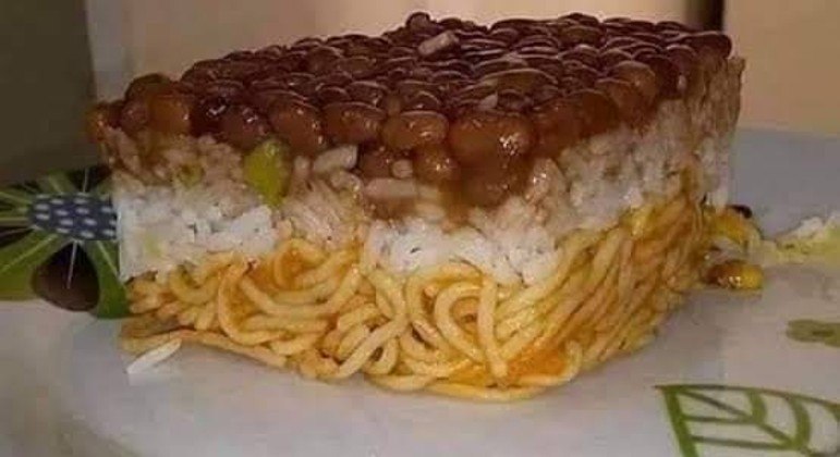 portalR7's tweet photo. Top 100 #Hora7: veja as imagens mais malucas que rolaram na internet na última semana 😂 https://t.co/MsT4CuSx6h https://t.co/QrS97caEaJ