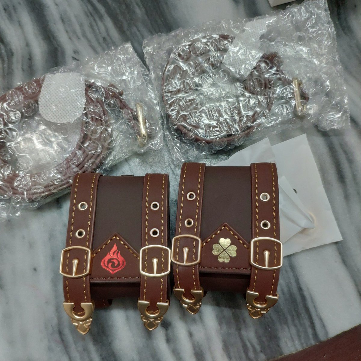 anicollestudio's tweet photo. Klee's little bag for earbud case.

Link to the item:
https://t.co/9HBIXJQbyq

#klee #genshin #GenshinImapct  #anicollestudio #anicolle https://t.co/4tR9iXZDSF