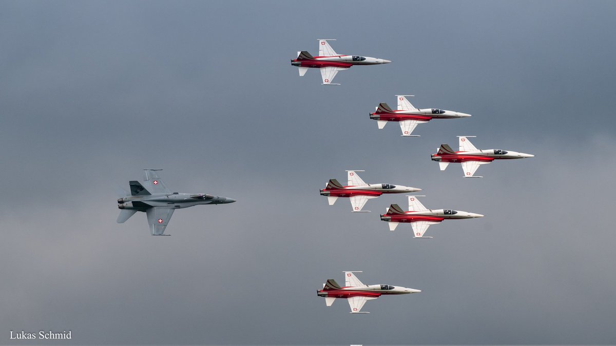 aviation_schmid's tweet photo. Swiss Air Force / F/A-18 Hornet / J-5018 / LoveRide 2022 (LSMD - 8.5.22)

@schweizerarmee
#AvGeek #planespotting #planes #planespotter #aviation #aviationphotography #spotting #lsmd #lsmdairport #loveride #swissairforce #fa18 #j5018 https://t.co/g49SU9crNq