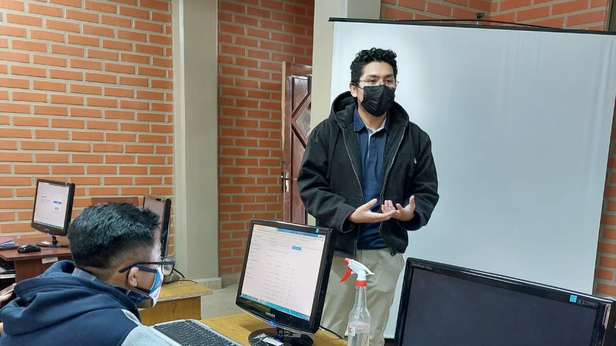 IllanesLucas's tweet photo. Agradecido con @ChequeaBolivia y la Carrera de Ciencias de la Comunicación Social de la 
#USFX por darme la oportunidad de compartir mis conocimientos sobre verificación de desinformación con periodistas y universitarios.  🙌
#ChequeaBolivia #Sucre https://t.co/RWoItG9lz8
