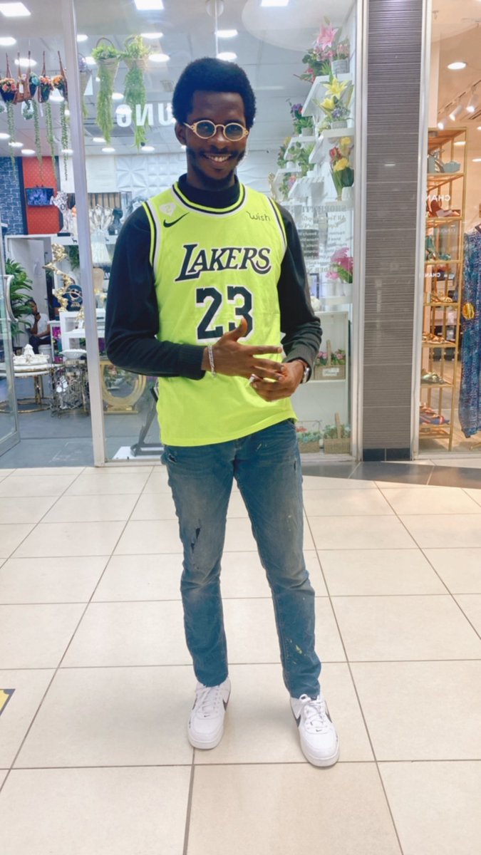 razongod's tweet photo. Incase you forgot what I look like ✅ https://t.co/WcZQzOVKkq