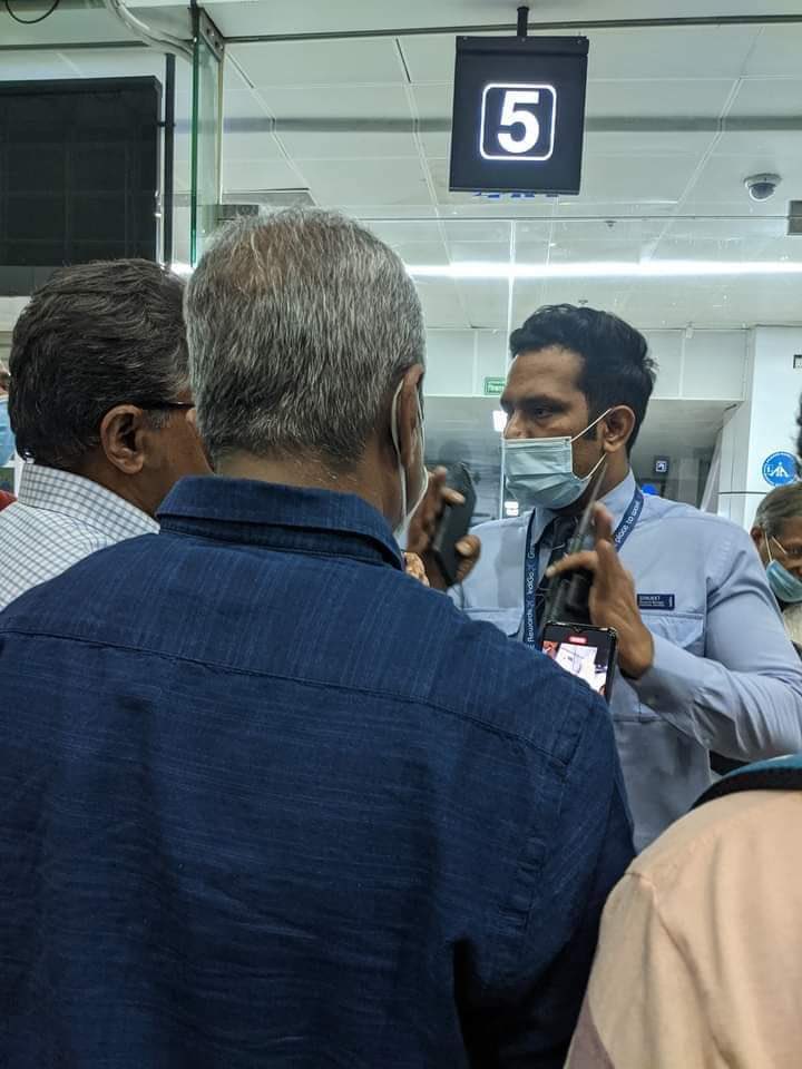 joy2298's tweet photo. Hey #Indigo . 
Did Indigo really let this happen ? 
I hope this question haunts the company and questions employees working at Indigo .

Colour Indigo represents our deepest thoughts and wisdom. We all can definitely witness the company thoughts and wisdom .

#nogotoindigo https://t.co/go0z0TDXSh