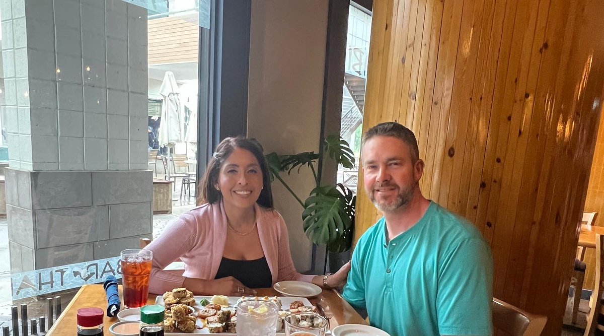 JanethROficial's tweet photo. Que la gracia y el favor de Dios siempre las haga tan radiante y que con su luz puedan impactar vidas. Que este y todos los días sean lleno de sonrisas y buenos momentos.FELIZ DÍA para todas LAS MADRES que celebran hoy🙌🏻♥️💐
#happymothersday  #sushi #icecream #sandwiche #flowers https://t.co/01ooDnAkTk