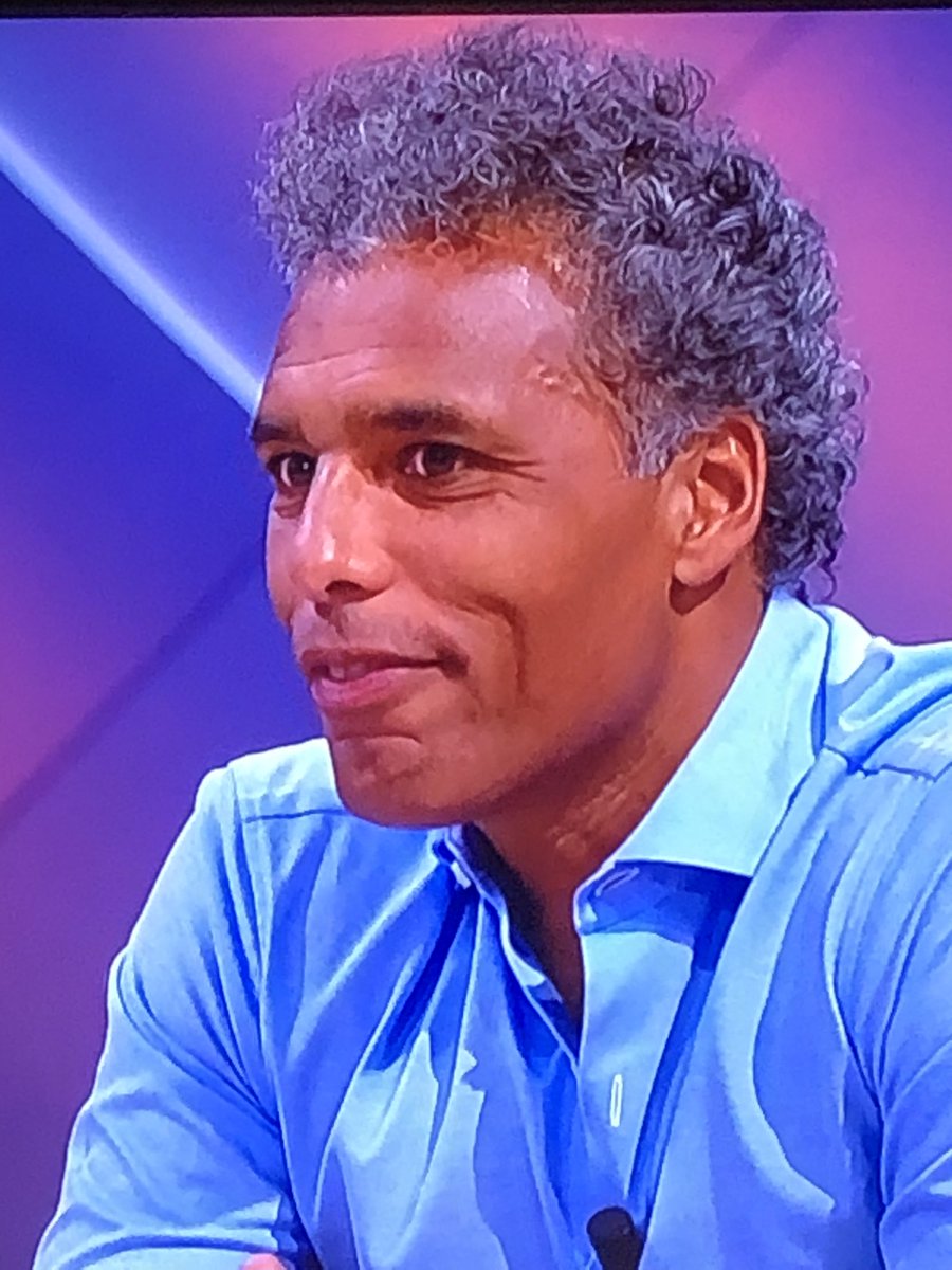 MENADONDADA's tweet photo. Deze man 😞 je praat onzin kill…hou je mond! #hoofdpijn #onzinpraat #studiovoetbal https://t.co/ptVmtlAZqT