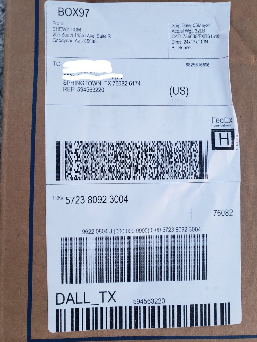 keithgreen's tweet photo. @ChewyHelp Can't get direct message to show this picture. Please stop using #fedex. Other family that buy from chewy complain about them. Driver tossed this heavy box onto the driveway while my mom was outside. https://t.co/O1VSd19cJI