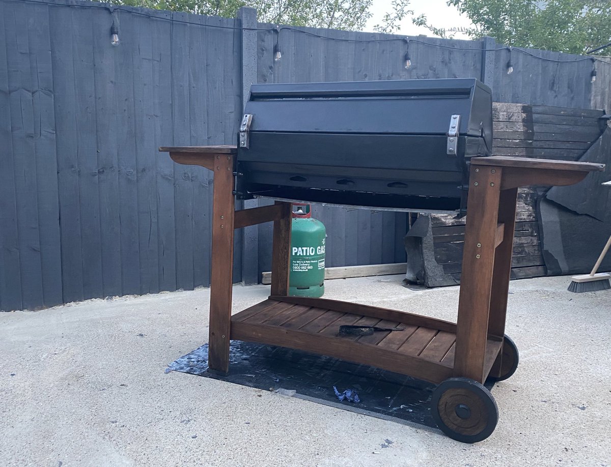 acserrao76's tweet photo. Todays been more garden ‘stuff’ in #DIYW ♿️ do it your way was all about refurbished of our bbq. It was gross when I uncovered it. Needed TLC!
Building the new garden boxes too…my hands struggled with them. But #Keter boxes are easy to assemble though.
Need to buy gas 🙄 https://t.co/Nny9EwEzH1