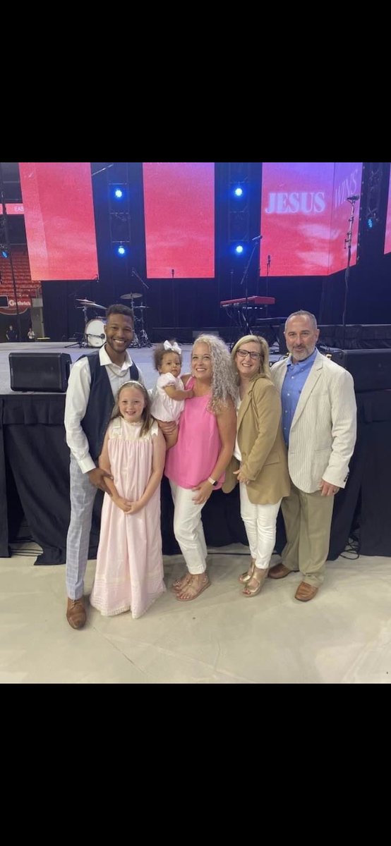 julesmsutton's tweet photo. @Cazaltraz @njhochman Well I haven’t met anyone in Alabama that has said anything other than beautiful things..I guess I choose my friends wisely…meet one of my daughters, her husband and two children. There are people who are judgmental everywhere.why do we focus on the ones who divide us! https://t.co/xw7jtO1qYW