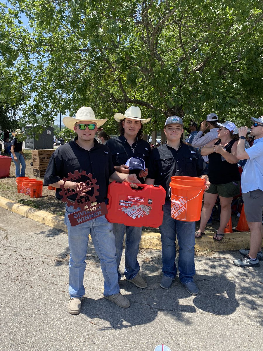 WaxahachieFFA's tweet photo. One more championship for the road. Class and Division Champions at Texas State University Ag Mechanics Show! https://t.co/HgFu8Nzyiw