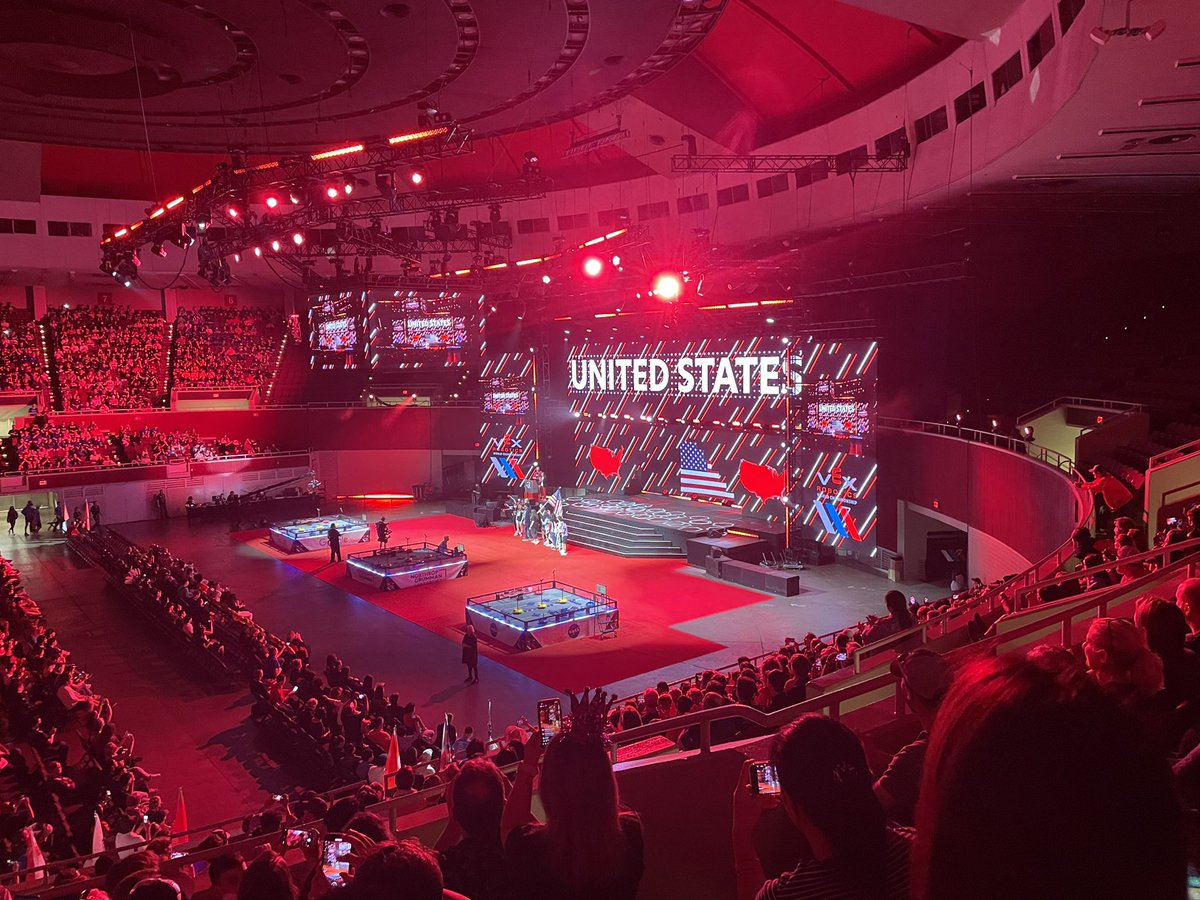 mrDuffey_3's tweet photo. Had a great trip this week to compete at #VEXWorlds2022 @VEXRobotics @PPHSIndyNorth @PPHSRobotics I even found Coach Duffey from England! https://t.co/hBlRlt6X1V
