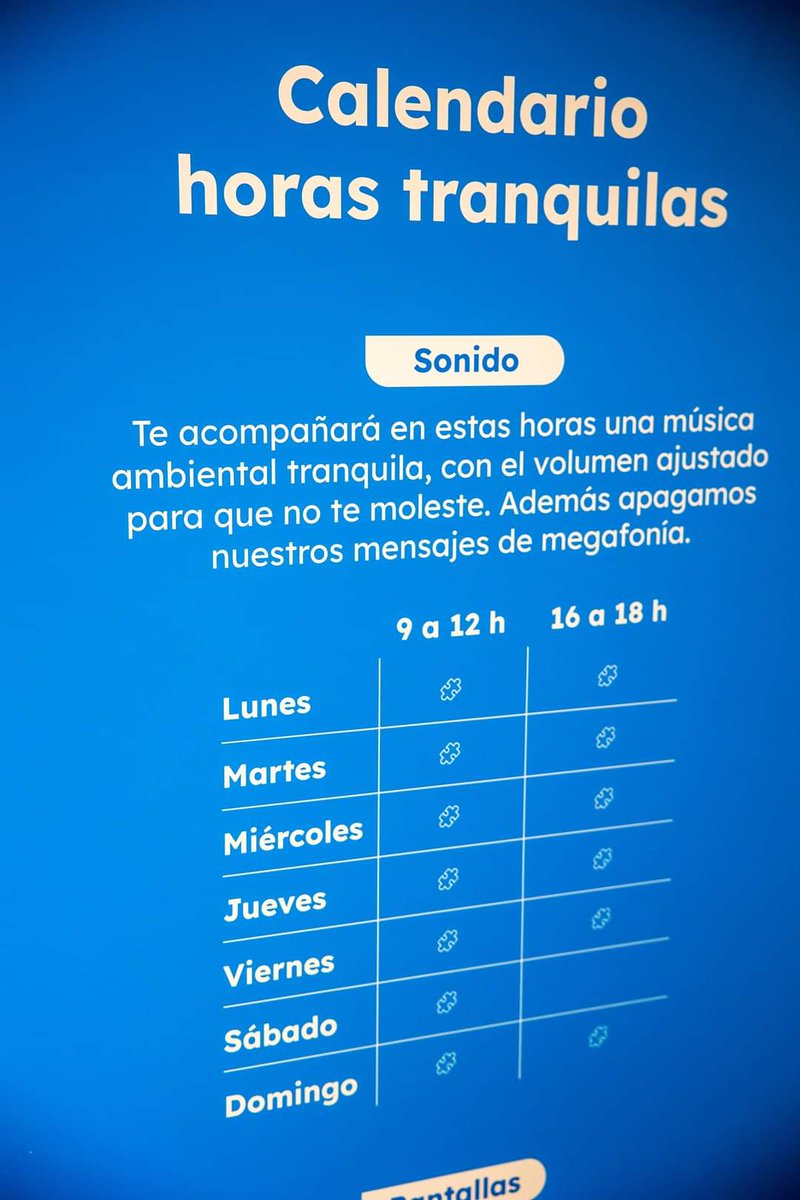 daurguez's tweet photo. Me he puesto a llorar porque el CC 7 Palmas adaptó el centro a las personas con autismo y les han puesto horas de poco sonido y pictogramas para que se guien, a ese nivel estoy https://t.co/NC79zZk1w9