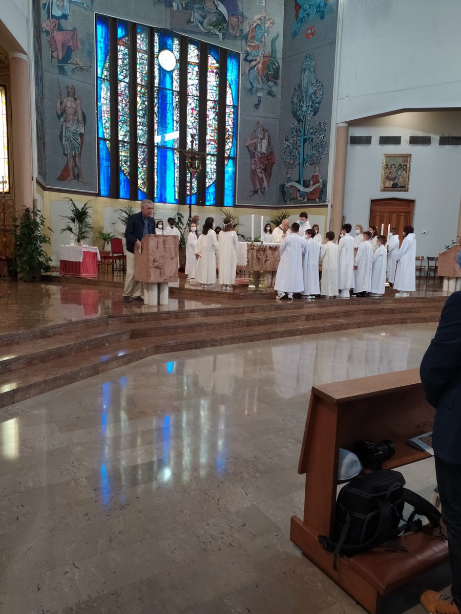 LoSciupa's tweet photo. Domenica in chiesa #gesu #cattolico #nonsiscopaprimadelmatrimonio #pazzopergesu #manuelbortuzzo https://t.co/jjfmxgUvUV