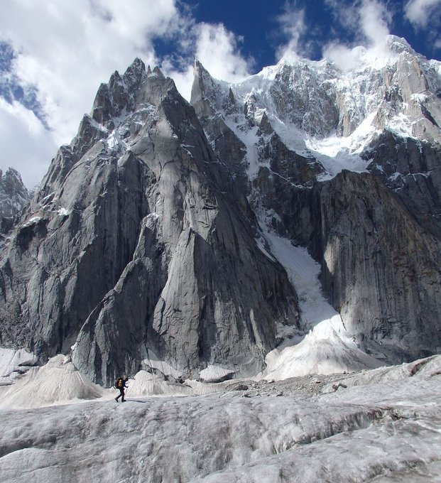 GORSKI_SWIAT's tweet photo. PIĘKNO GÓR⛰️#Alpine_Pakistan
Zapierający dech w piersiach widok na lodowe i skalne wieże z lodowca #Kondus #Karakorum #Pakistan https://t.co/qQDO0mlvsx