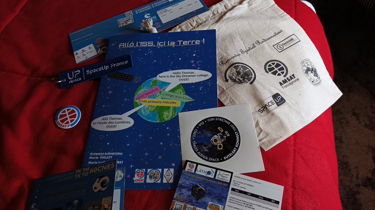f5uii's tweet photo. Encore une belle édition 2022 de la Rencontre Spatial Amateur organisé dans faute par @amsatf 
A revoir sur #twitch https://t.co/fVwKfaTTjS
Toujours l'occasion de revenir avec plein de #goddies
@CNES @SpaceUp_FR @latmos_ipsl dans un jolie sac en toile.
https://t.co/2aheFIJJiH https://t.co/4XIFQ3fgga