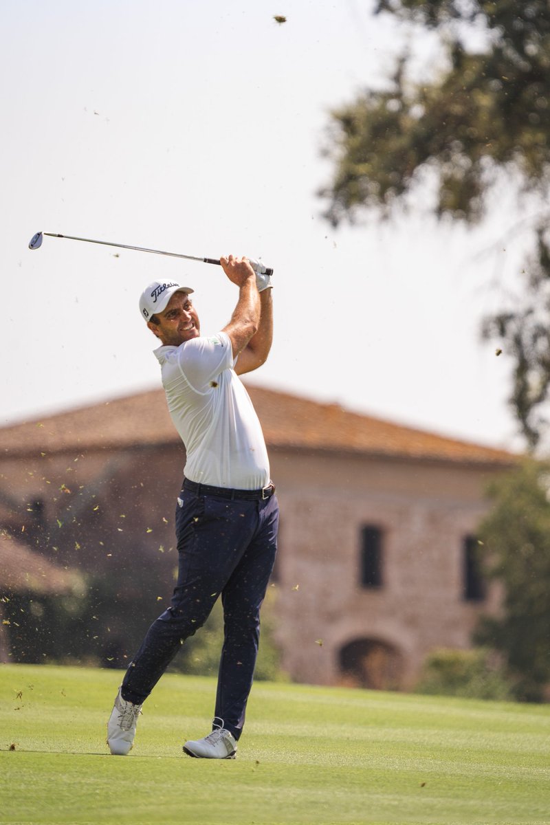 FederGolf's tweet photo. 📌 Betfred British Masters hosted by Danny Willett
In Inghilterra vince 🇩🇰 #Olesen con -11 grazie a un eagle alla 17 e a un birdie alla 18. 🇸🇪 #Soderberg 2/o con -9. 🇮🇹 E. #Molinari 36/o con -2.
@DPWorldTour #golf https://t.co/6OVpXLvxzQ