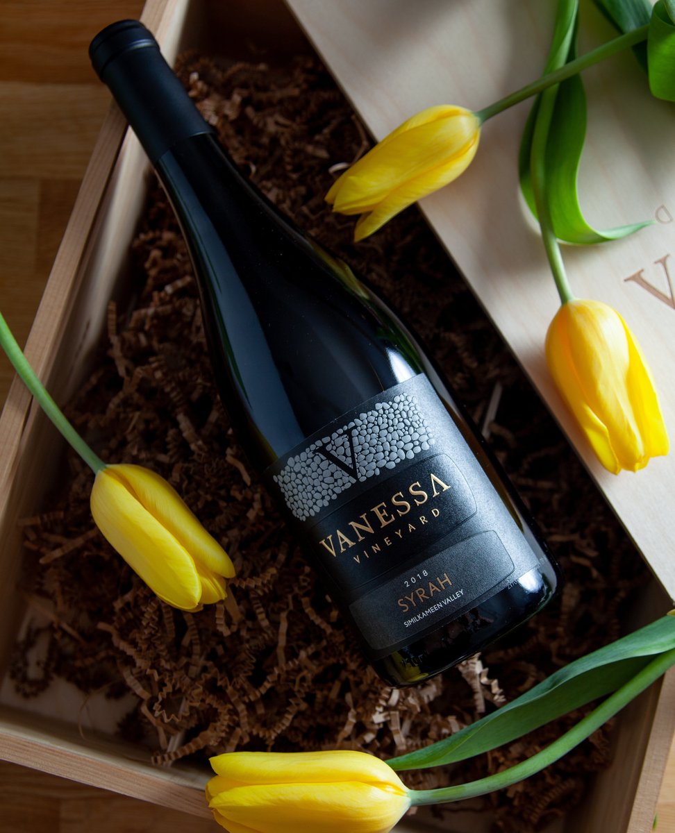 vanessavnyrd's tweet photo. "A mother's love is more beautiful than any fresh flower." - Debrasish Mridha

#vanessavineyard #VVwines #BCwine #BCharvest #meritage #syrah #merlot #explorebcnow #mothersday
#bcwinecountry #bcwinery  #awardwinningwine 
#happymothersday #motherhood #mama https://t.co/ktwjtoXZeh