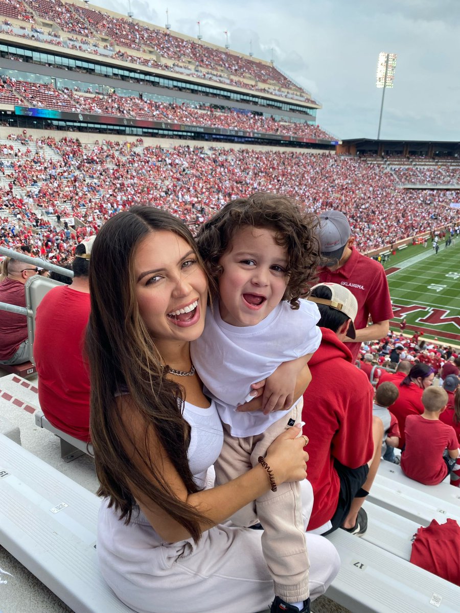 calebkkelly's tweet photo. Y’all know I’m the biggest mamas boy! I love all these mamas! 🤍 blessings to everyone’s mamas! Y’all run the world! https://t.co/JgLGNrfykC