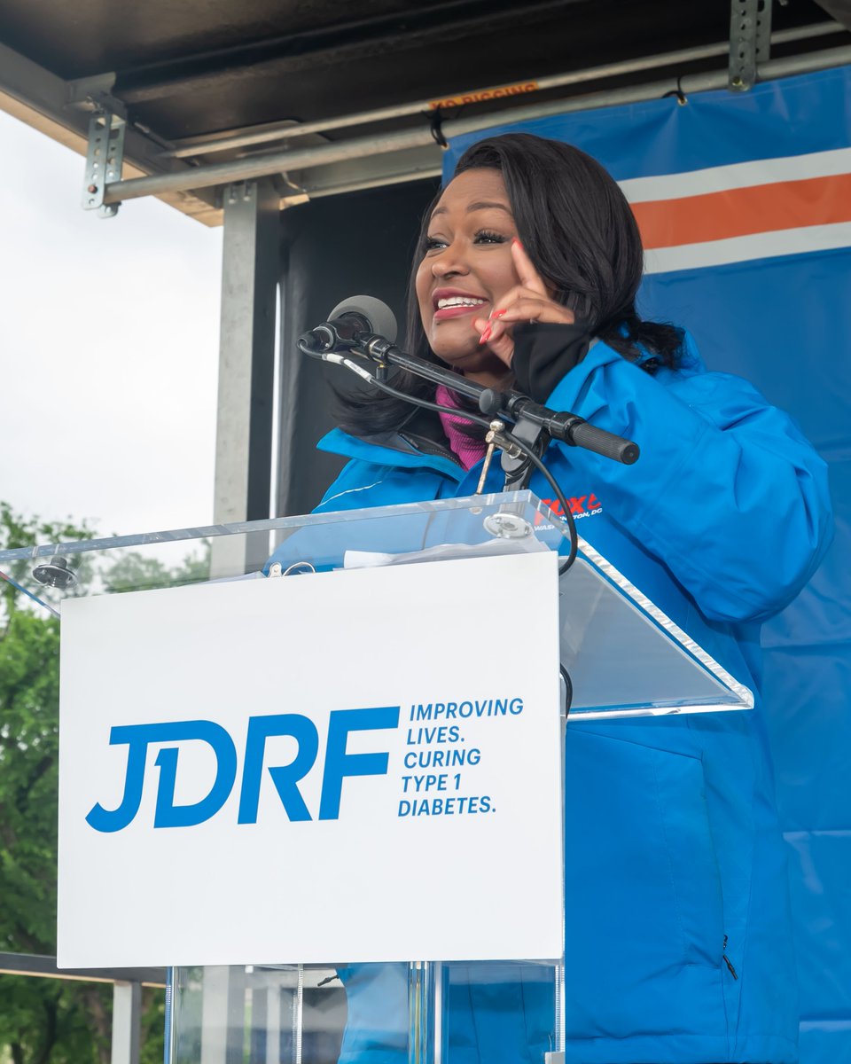 halling_jim's tweet photo. GREAT to be in person at the @JDRFMidAtlantic
One Walk today on the National Mall.  @ChrisKelly36
@MaureenUmehFox5 @fox5dc https://t.co/Nbj4M5qIeb