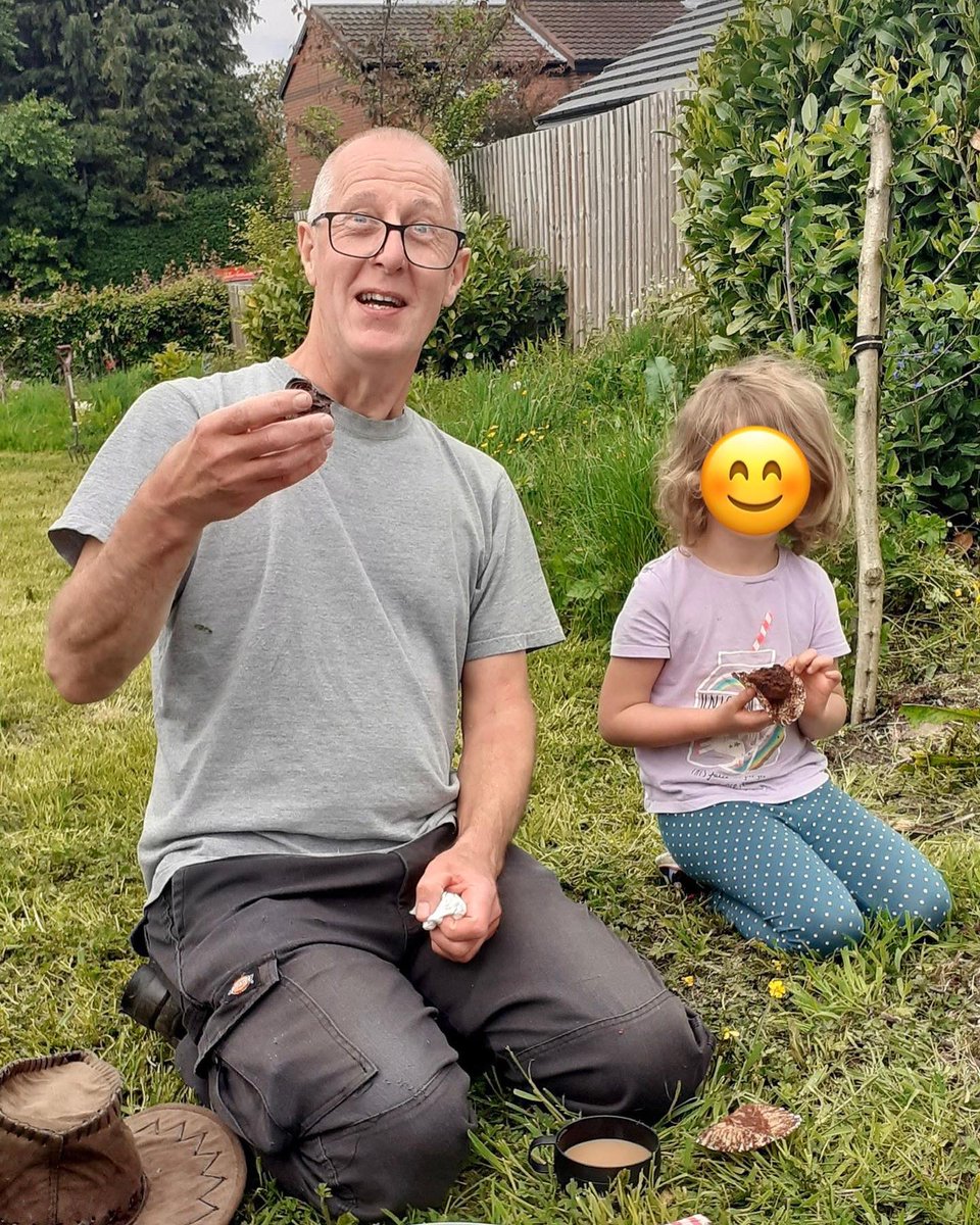 awlitterheroes's tweet photo. Work day at the community orchard and we had some new volunteers and there was cake! #communityorchard #norrishill #AshbyWoulds @norris_group @NWLEnviro @NWLeics @LeicsCountyHall https://t.co/Y9XKWvlmC4