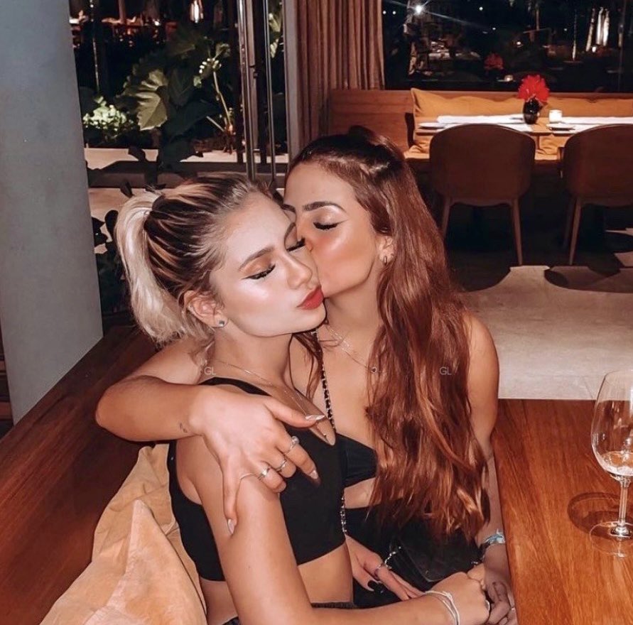 bootnhg's tweet photo. Hoje é o dia de um dos meus grandes amores aqui e fora daqui, uma das minhas primeiras amizades no fake e que se perdura por mais de 10 anos, feliz aniversário minha e pra sempre minha Carolina Rippi, eu amo você, obrigada por tudo que você é na minha vida. ❤️🎂 https://t.co/Vny1TswPpk