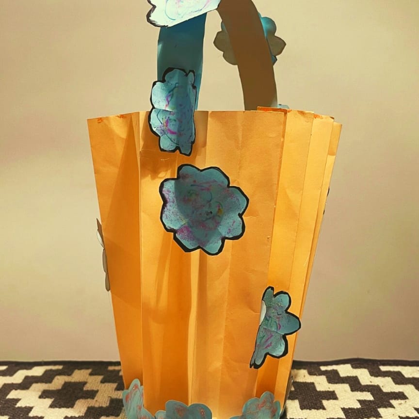 Craftoona's tweet photo. Craftoona's DIY paper basket. 😇

#papercraft #paperbasket #basket #crafts #diy #craftoona #sharpenyourmind https://t.co/qjF5fdpPEy