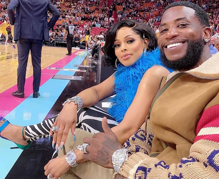 SetalmaMedia's tweet photo. ‼️ En 2014, le #rappeur Gucci Mane est condamné à 3 ans de prison pour possession de drogue. Il laisse à sa copine de l'époque Keyshia Ka’oir 2M de dollars 😱. Keyshia choisit de rester et #entreprendre avec l'argent.
#Setalmaa
#setalmamedia https://t.co/rF6sXfj9oL