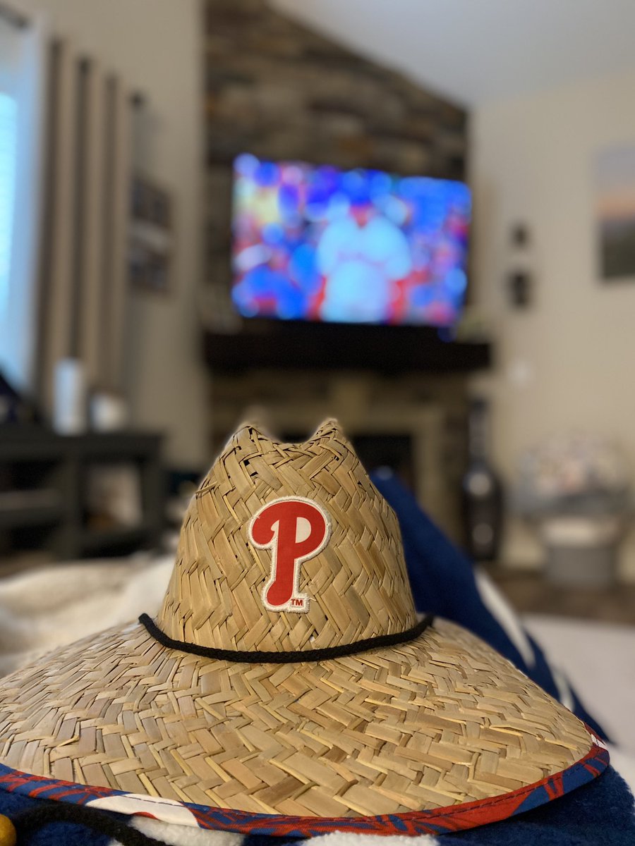 Lphillips512's tweet photo. #letsgophils #sundayswithschmidt https://t.co/ec17Q43BD1