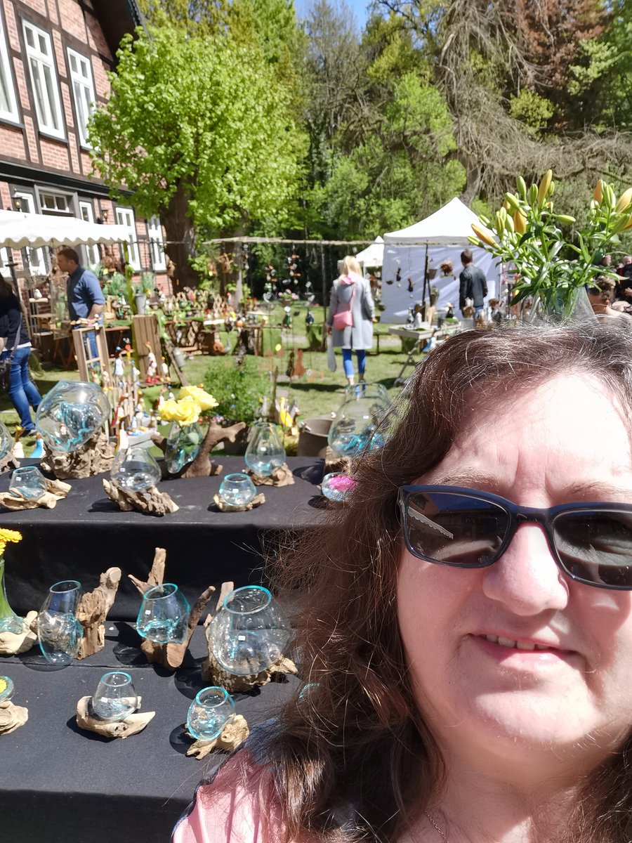 Ein wunderbarer, sonniger Sonntag im Beekenhof in Bommelsen. Ein kleines Dorf, aber vieeeele Besucher. War richtig toll