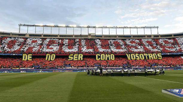 GravesenCF's tweet photo. - Cantaron "ea, ea, ea, Puerta se marea"
- Cantaron "Luis Aragonés" en el homenaje a Di Stéfano
- Cantaron "illa, illa, illa, Juanito hecho papilla"
- No felicitan al Real Madrid por la Liga
- No hacen el pasillo

Orgullosos de no ser como vosotros https://t.co/AFClx1E95R