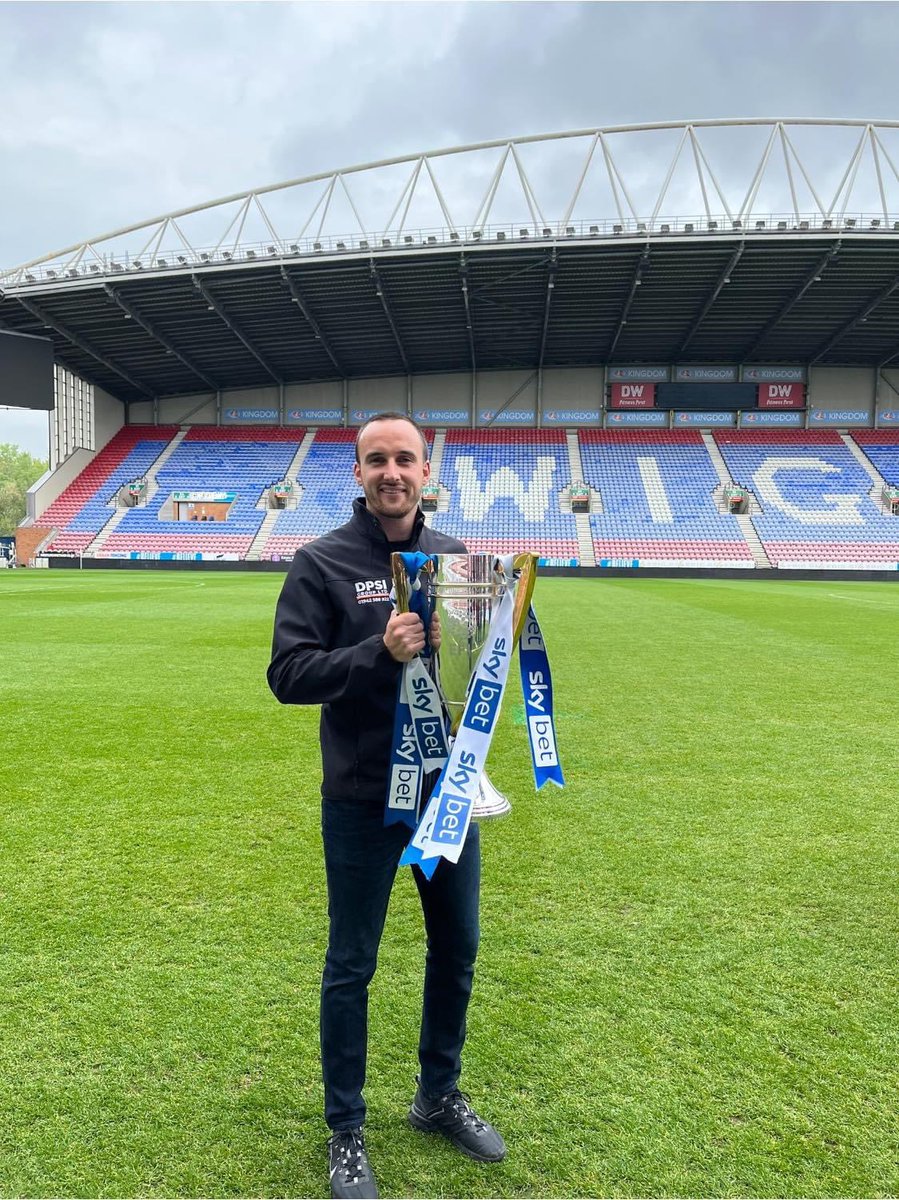 dpsigroupltd's tweet photo. 🟧⬛️ DPSI Group working alongside Wigan Athletic and the DW Stadium 🔥 
This week we had the pleasure of going down to the stadium for a few pictures with the cup🏆 #upthetics

💥
Email- dpsigroup@outlook.com
Contact - 01942 588 922
Insta - dpsigroupltd
     
#dpsigroupltd https://t.co/1ABhtI69uf