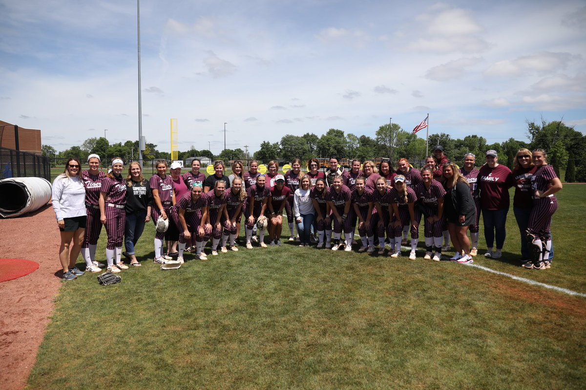 CVilleLTS's tweet photo. We ❤️ our moms 😘.

#WeAreCU https://t.co/hnU06LzE6h