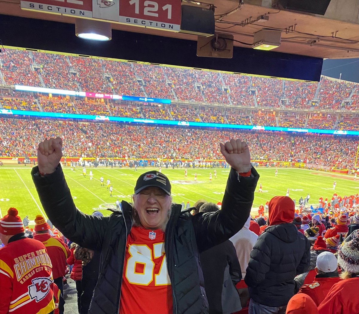 NFL's tweet photo. Remember when Donna Kelce went to both her sons' playoff games on the same day? (THREAD ⬇️) https://t.co/WRNifyk763