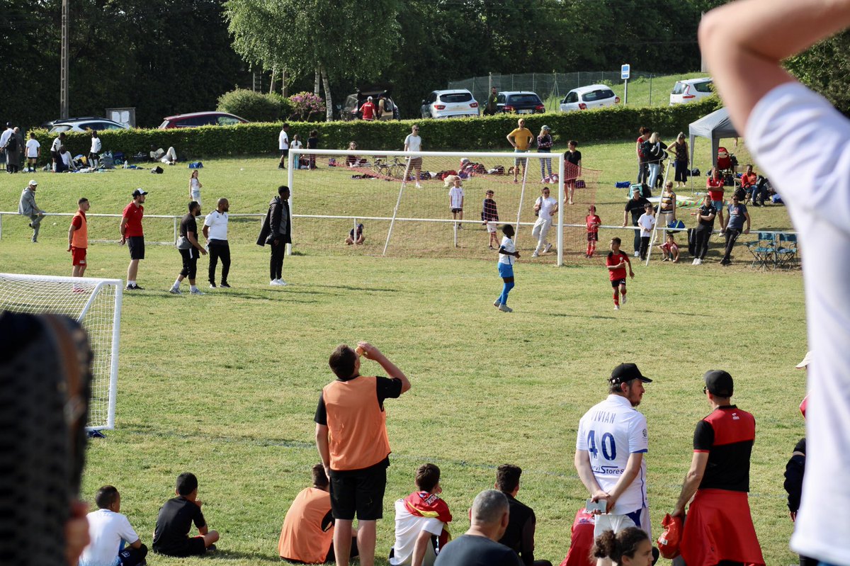 GLarrive's tweet photo. À #Toucy, après deux années d’interruption, on retrouve notre traditionnel tournoi de foot du 8 mai, avec une organisation au top, grâce à la super équipe de @ToucyFootball ⚽️ ! #DirectTerrain https://t.co/saooUNCMFQ