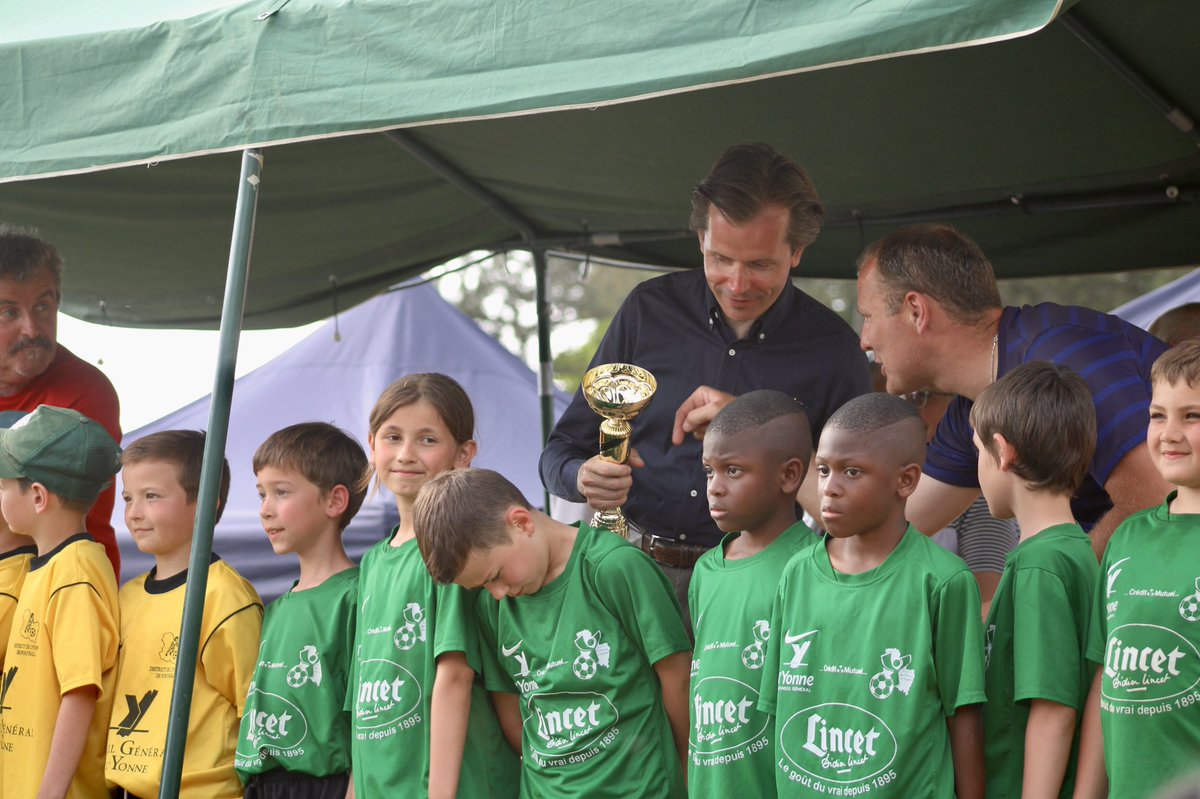GLarrive's tweet photo. À #Toucy, après deux années d’interruption, on retrouve notre traditionnel tournoi de foot du 8 mai, avec une organisation au top, grâce à la super équipe de @ToucyFootball ⚽️ ! #DirectTerrain https://t.co/saooUNCMFQ