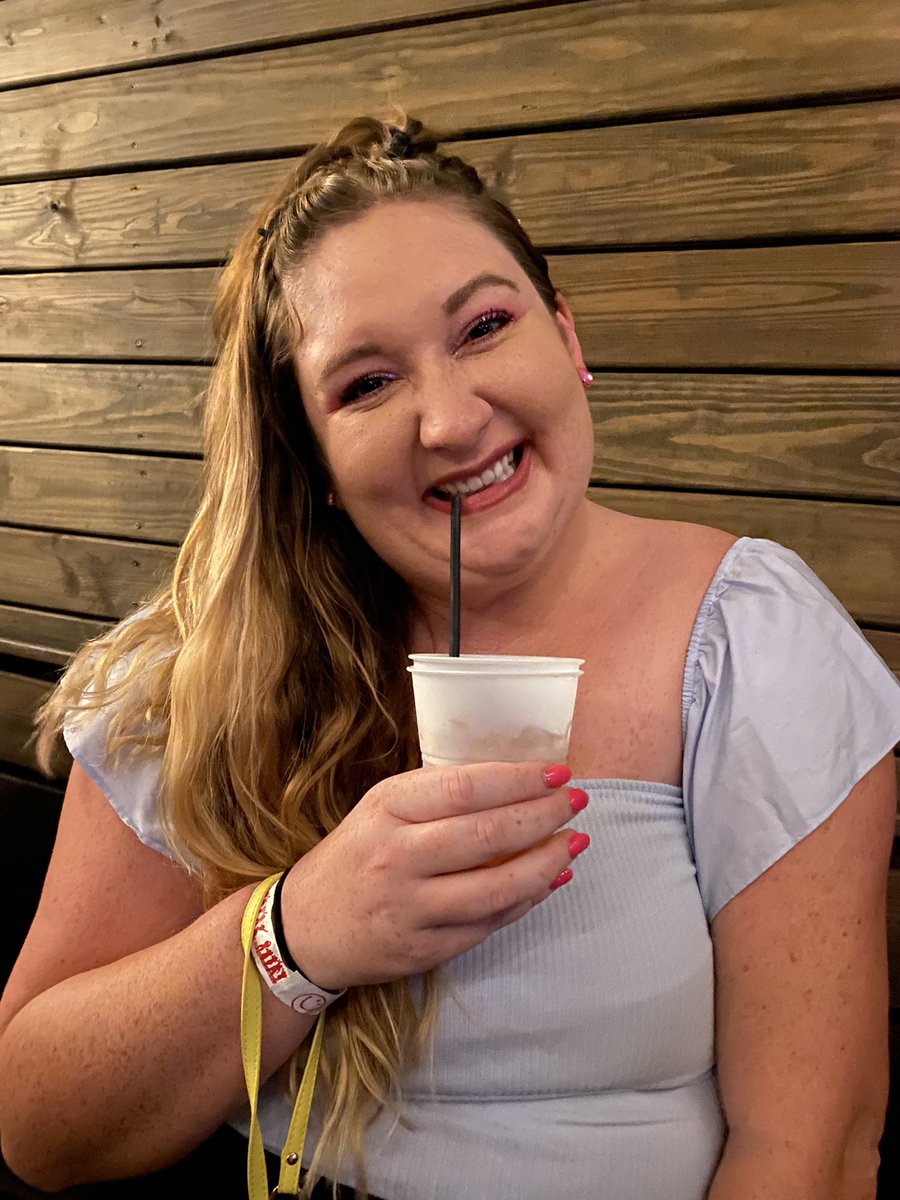 JordanFromJakku's tweet photo. Look how pretty my girlfriend is I’m?????? https://t.co/Zo6BxguFsT