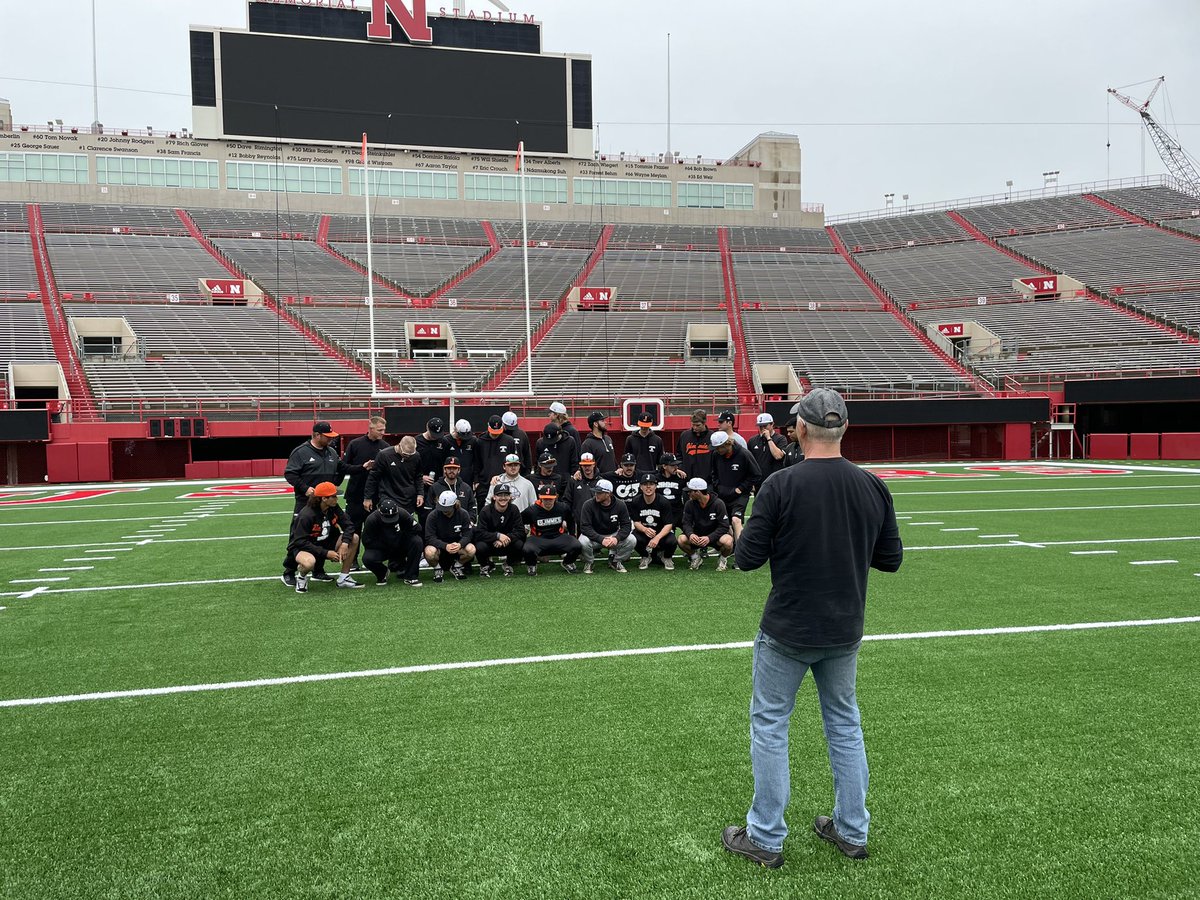 cjsvehla's tweet photo. The Jamestown Jimmie’s baseball team are in town to play Doane tomorrow and got a special photo today. Coach Tom asked for a favor so got him and his team photo on the field. @UNLincoln @JimmieKnight https://t.co/PyZ3caGDwm