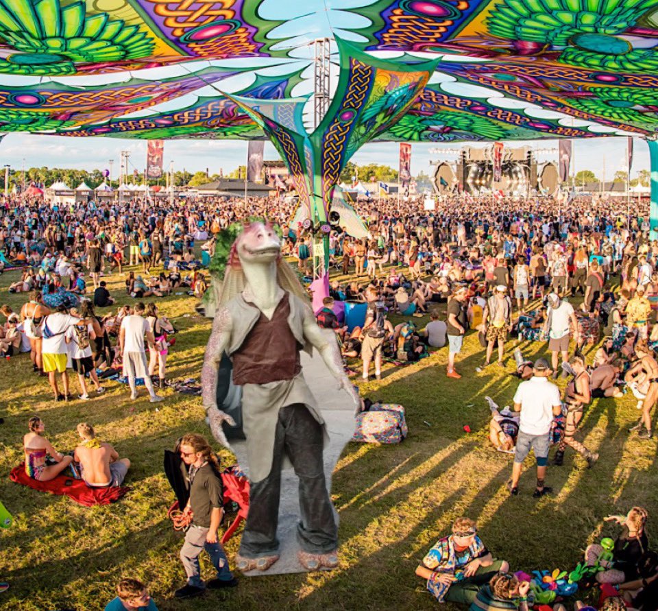 I met this boy at Forbidden Kingdom this weekend and never got his @ 😭 he stayed with me the entire festival on day two. Jar Jar the Aquarius from midland, tx, you’ve been in my mind ever since. Twitter do your thing 😭