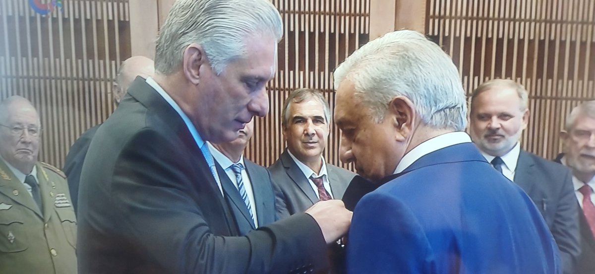 oneliocc's tweet photo. Amigo sincero de #Cuba y su pueblo, eso es @lopezobrador_ , el presidente de #Mexico que ahora recibe la Orden Nacional #JoseMarti  #AMLOenCuba https://t.co/bD26w0Gy2R