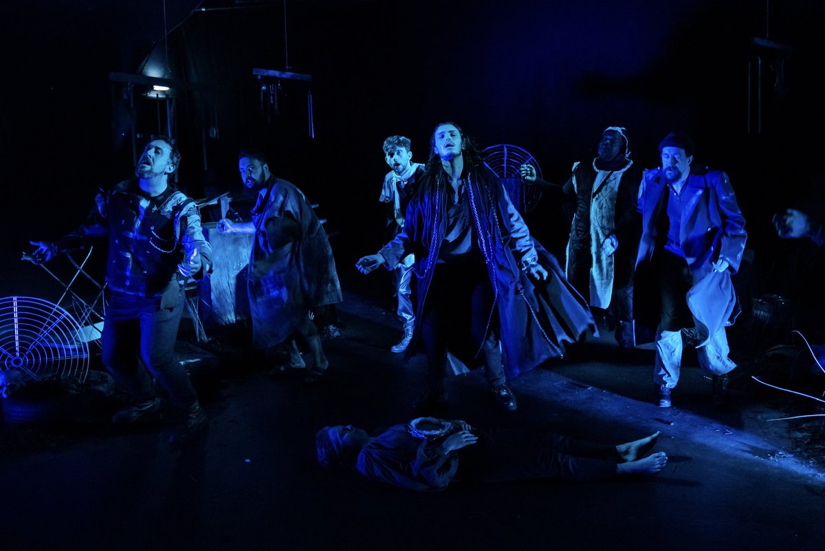 All good things must come to an end ⚔️

This is your FINAL CHANCE to join us underground at <a href="/thevaultslondon/">The Vaults</a> 

Come and play 👑

🎟: thevaults.london/richard-ii #RichardiiQC