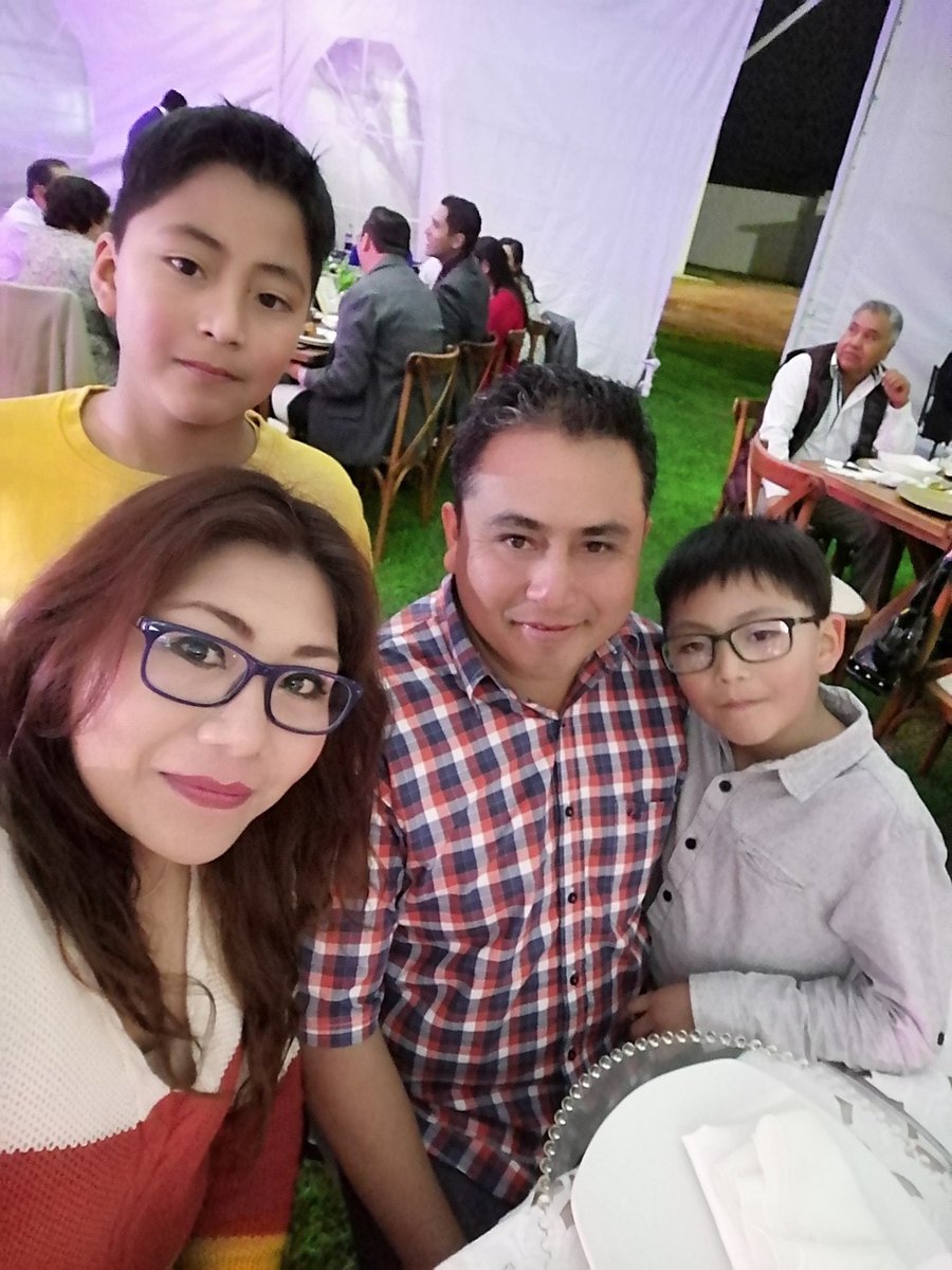 anavacb's tweet photo. #mimamaes la mejor chris y Jared https://t.co/M0pHAzAoyU