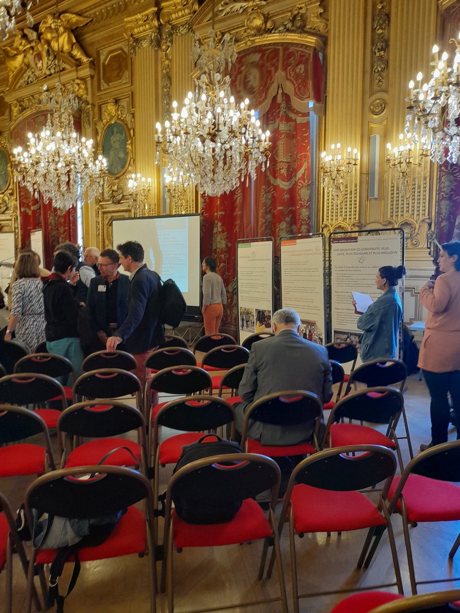 LeoLagrangeLyon's tweet photo. Présence de 3 salariés @LeoLagrange du dispositif peri Lyonnais (@OuaretZ) lors de la rencontre organisée par la ville de Lyon samedi 7 Mai à l'hotel de ville pour présenter le nouveau PEDT 2021-2026 et les actions concrètes déjà réalisées par/pour les enfants et familles. https://t.co/jBQuFcU5YU