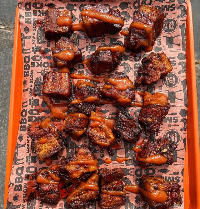 wowbbquk's tweet photo. These Pork Belly Burnt Ends look incredible! @willsgrillshack
#PorkBelly #BurntEnd #BBQ #WeberGrills #PBBE https://t.co/i30GQnZfs7