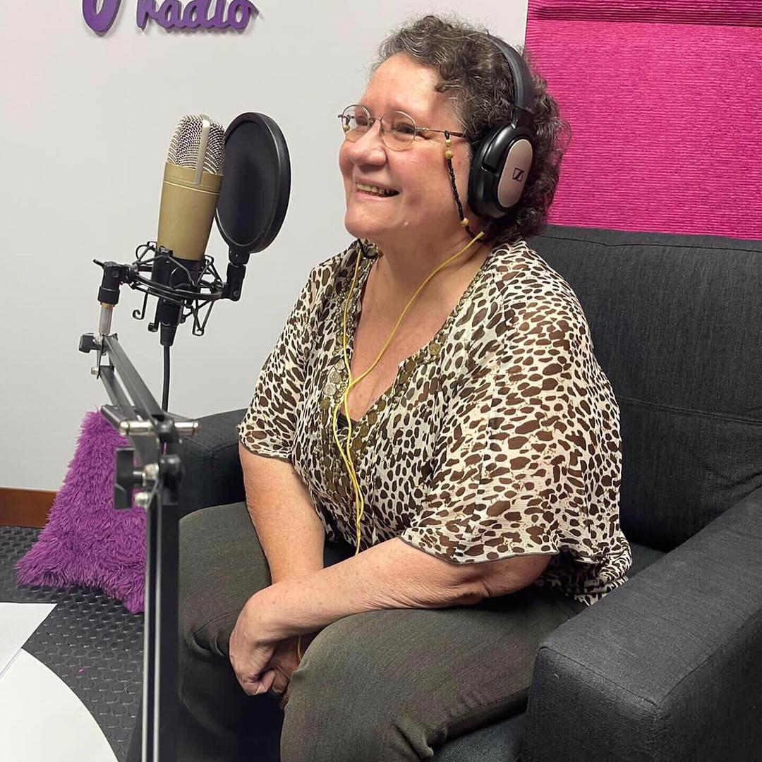 El amor de una madre es infinito, hacen cosas por sus hijos que ni sabían que podían hacer,a la mía, le hice su primera entrevista de radio 🤭 feliz día de las madres