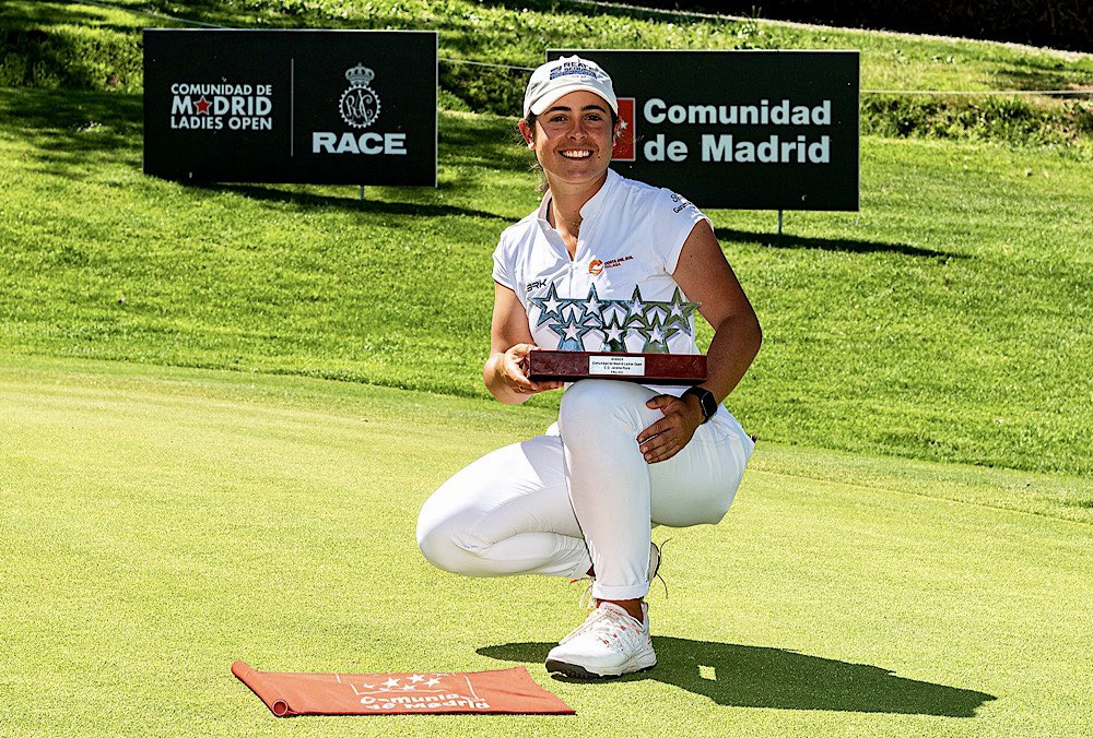 GolfCircus's tweet photo. 📌⛳️ Impresionante Ana Peláez que conquista a lo grande el Comunidad de Madrid Ladies Open. Enhorabuena!!! 👏🏼👏🏼👏🏼🔝🏆🏆🏆

Información completa ↙️
https://t.co/Ld607MglgZ

#comunidaddemadridladiesopen #LET #Clubdegolfjaramarace #rfeg #madrid #rfga #anapelaez https://t.co/XQr1IzTQcw