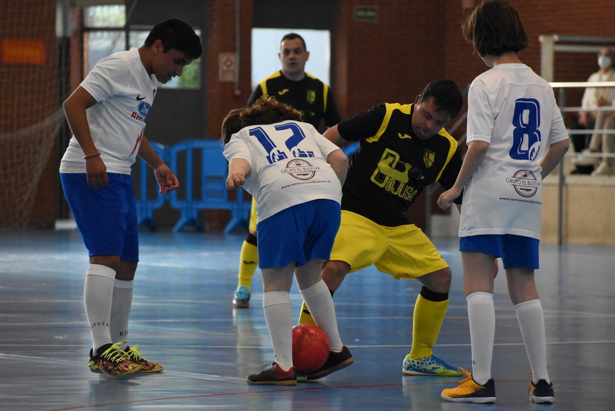 RMajadahondaFS's tweet photo. 📸 ¡Revive el encuentro de nuestro equipo inclusivo disputado ayer por la tarde en #LaGranadilla con las mejores instantáneas del partido!
#⃣ #RayoMajadahondaFeddig
#IntegraRayo
#VamosMiRayo ⚡ https://t.co/VZU63u09YD