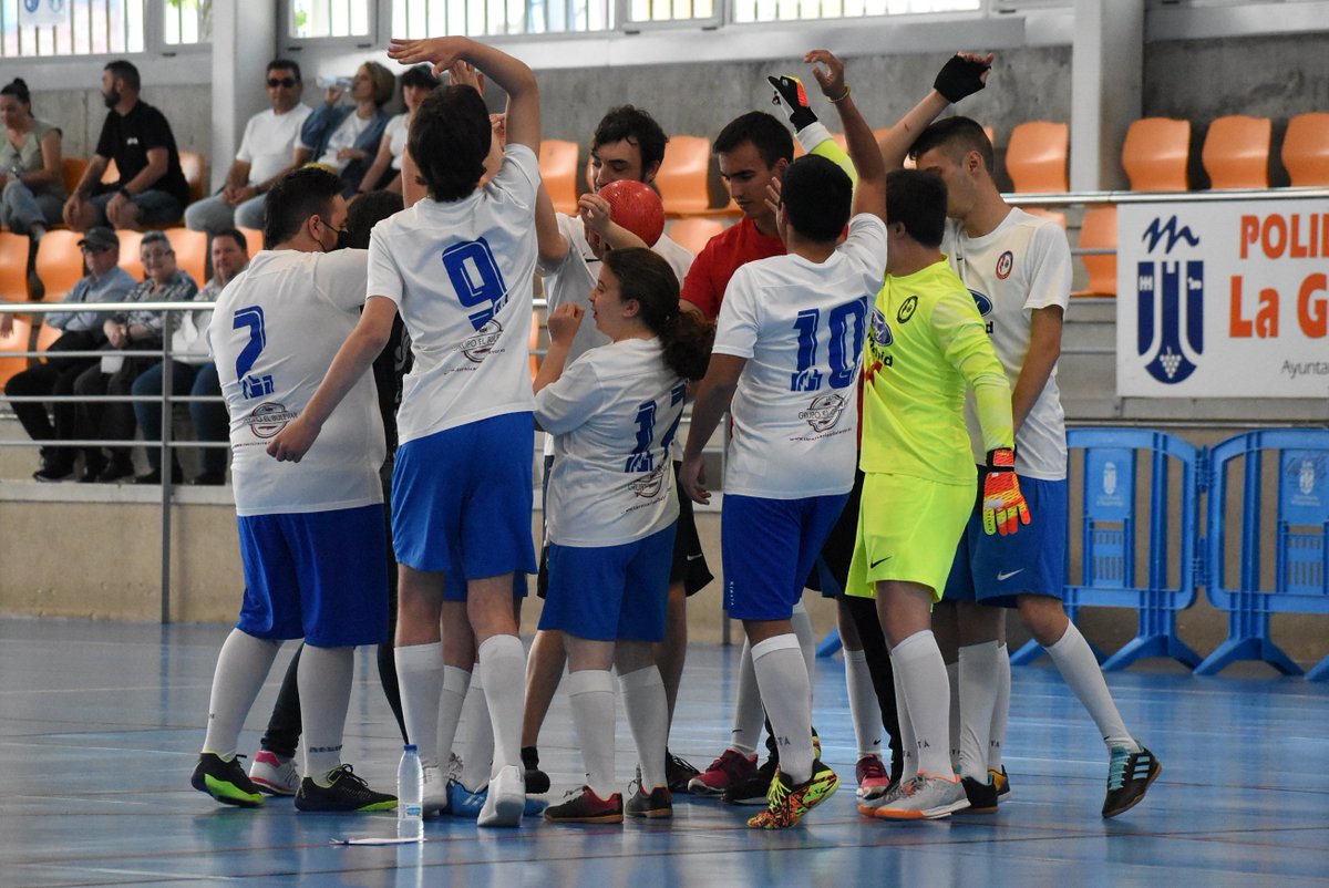 RMajadahondaFS's tweet photo. 📸 ¡Revive el encuentro de nuestro equipo inclusivo disputado ayer por la tarde en #LaGranadilla con las mejores instantáneas del partido!
#⃣ #RayoMajadahondaFeddig
#IntegraRayo
#VamosMiRayo ⚡ https://t.co/VZU63u09YD