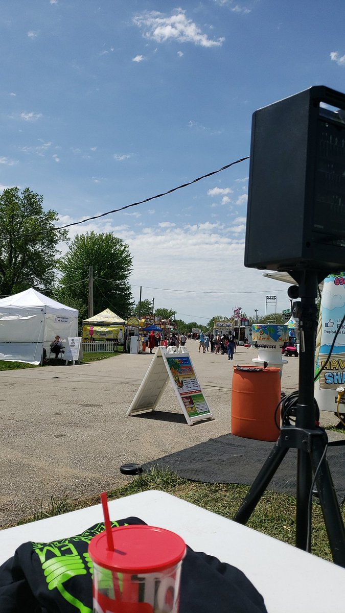 KCFVRadio's tweet photo. Back for the last day of the #Florissant Valley of Flowers. We may not have a tent anymore (RIP tent, you served us well) but we are still out playing music and giving away stuff. Stop by. Happy mother's day to all the mom's as well. https://t.co/wLQF7vVqoM